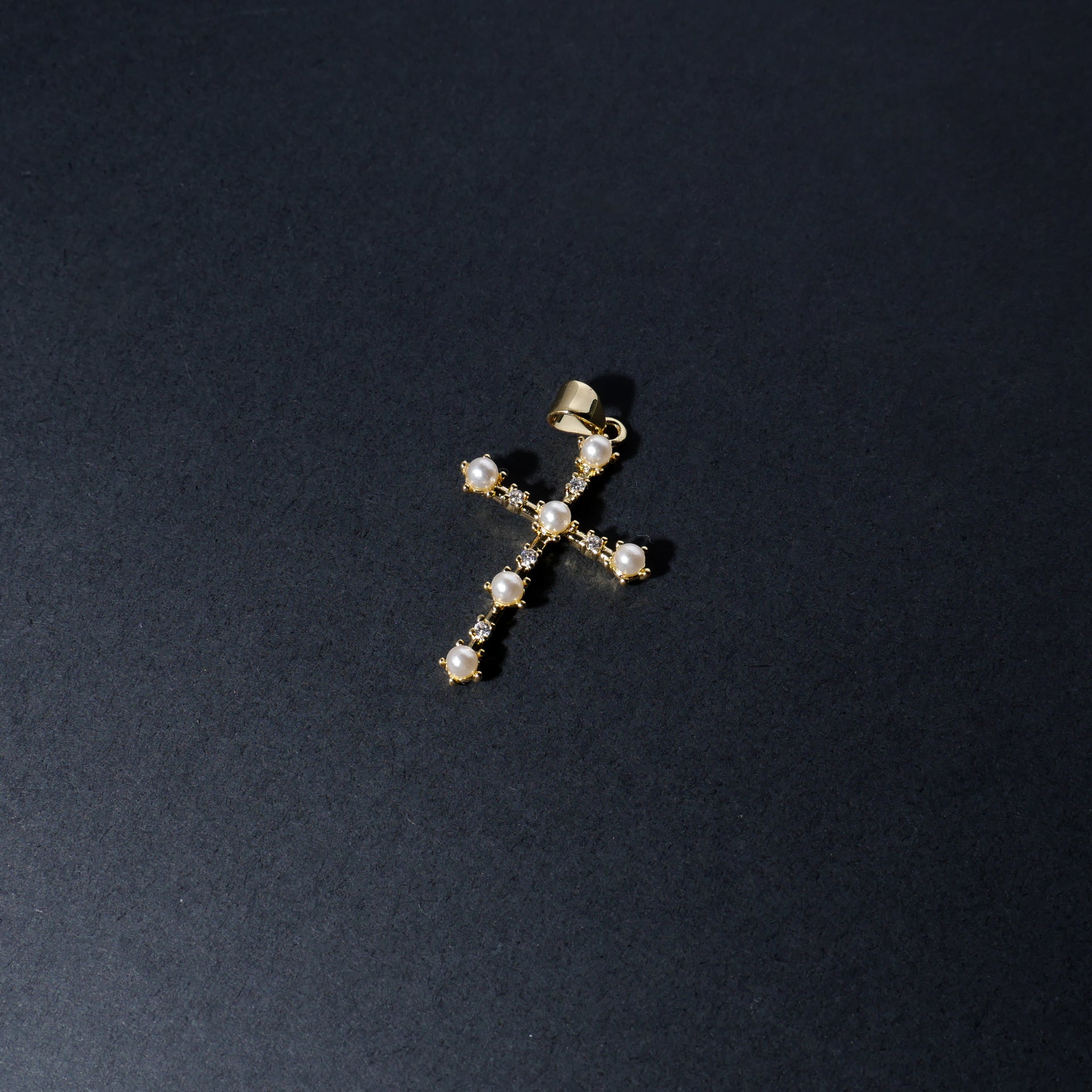 Vicci Cross Pendant